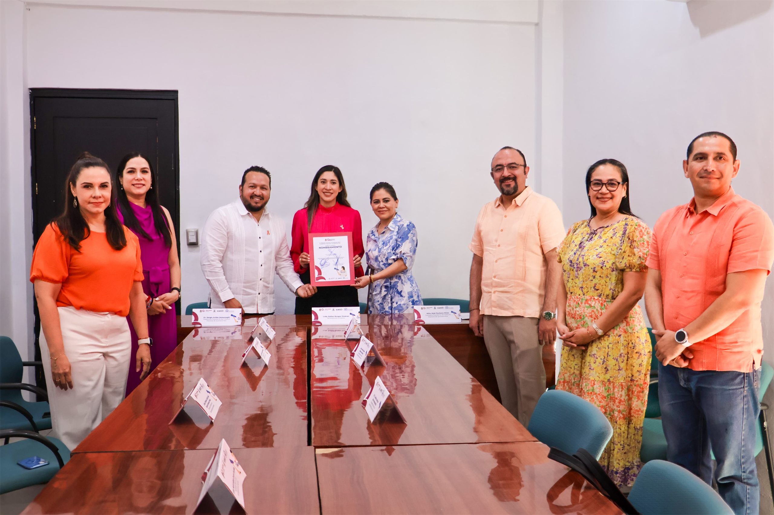 Integrantes del Observatorio durante la firma del Pacto para el Empoderamiento de las Mujeres